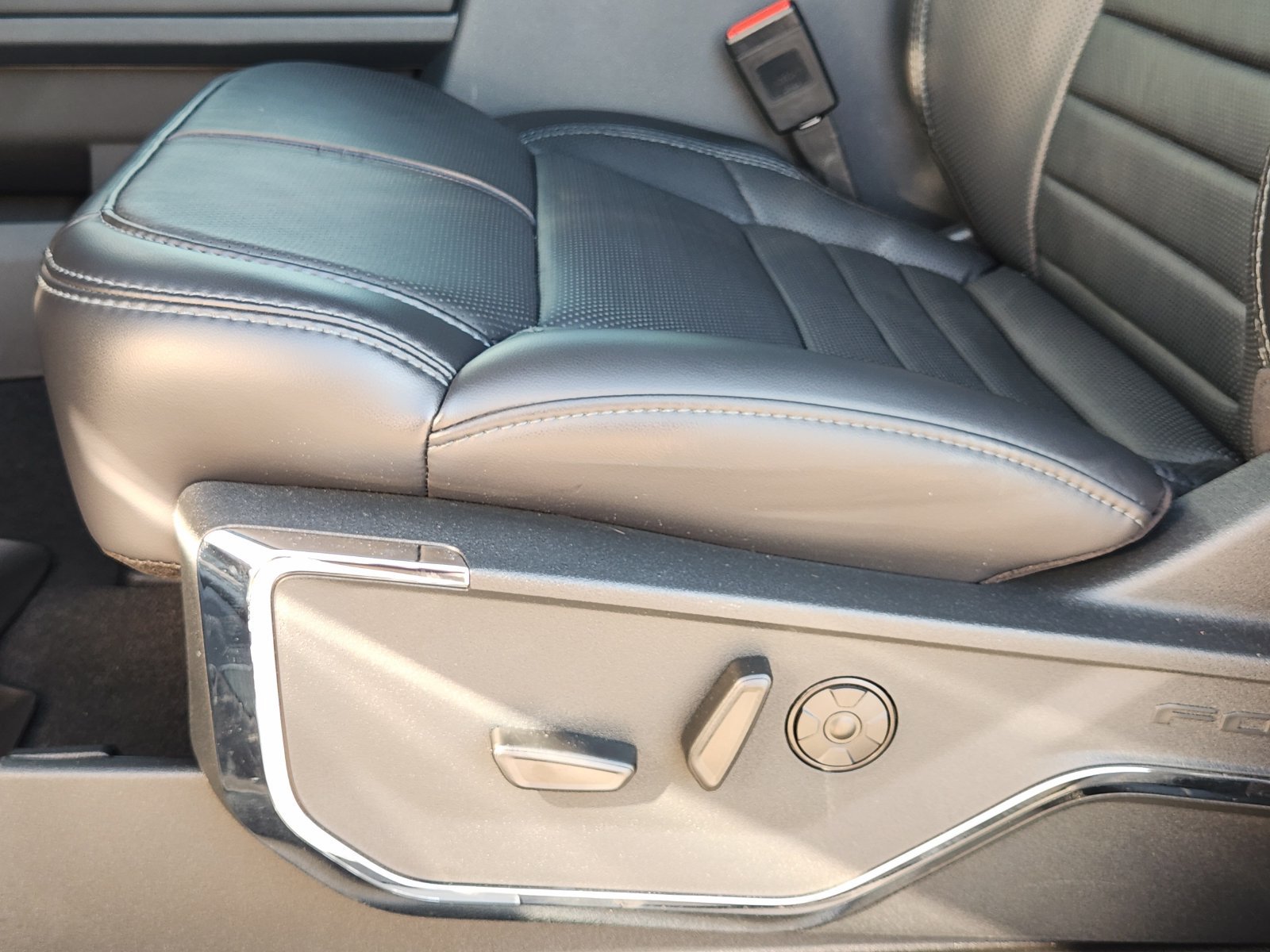 New 2026 Ford F250 Platinum AWD/4WD image 23