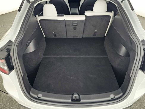 Used 2022 Tesla Model Y Long Range image 14