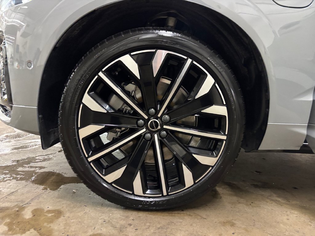 Certified 2026 Volvo XC60 T8 Ultra w/ Protection Package Premier AWD/4WD image 37