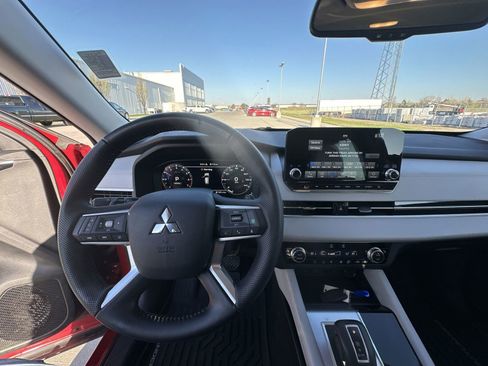 Used 2023 Mitsubishi Outlander SEL AWD/4WD image 11