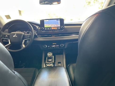 Used 2023 Mitsubishi Outlander SE FWD image 29