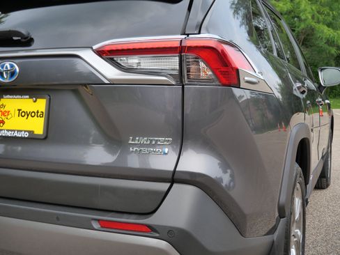 Used 2020 Toyota RAV4 Limited AWD/4WD image 18