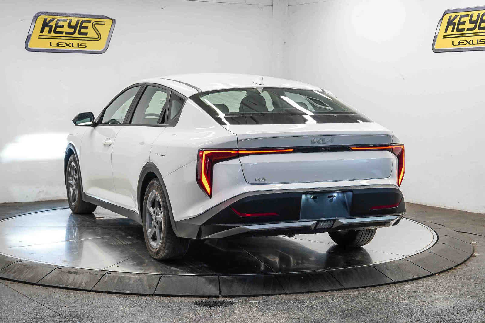 Used 2026 Kia K4 FWD image 2
