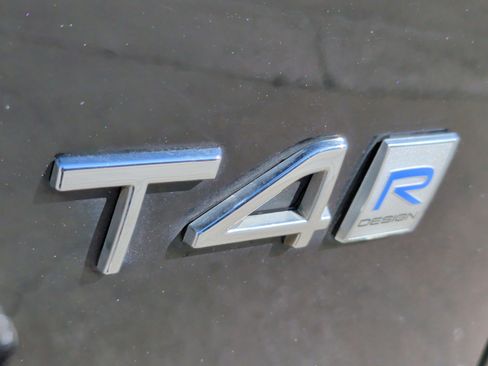 Used 2020 Volvo XC40 T4 R-Design image 14