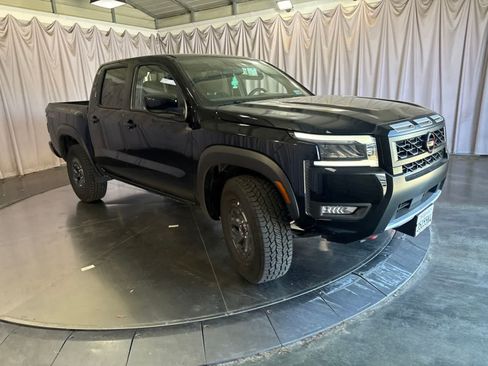 Used 2026 Nissan Frontier PRO-4X AWD/4WD image 3