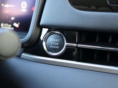 Used 2025 Mitsubishi Outlander SE image 19