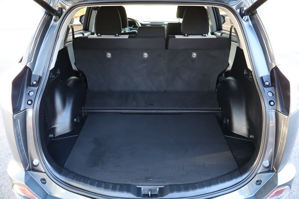Used 2018 Toyota RAV4 XLE w/ Convenience Package AWD/4WD image 14