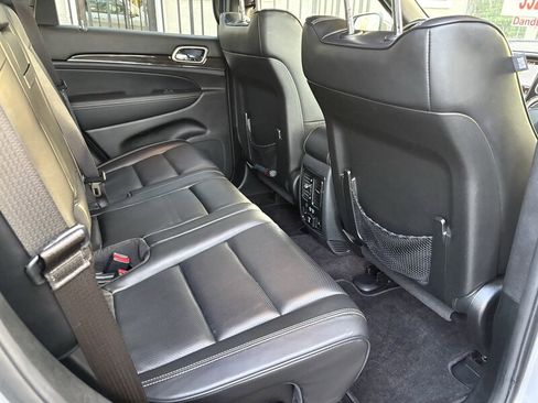 Used 2017 Jeep Grand Cherokee Overland image 23