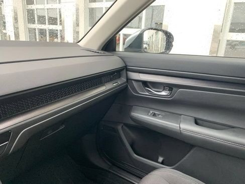 Used 2025 Honda CR-V LX image 11