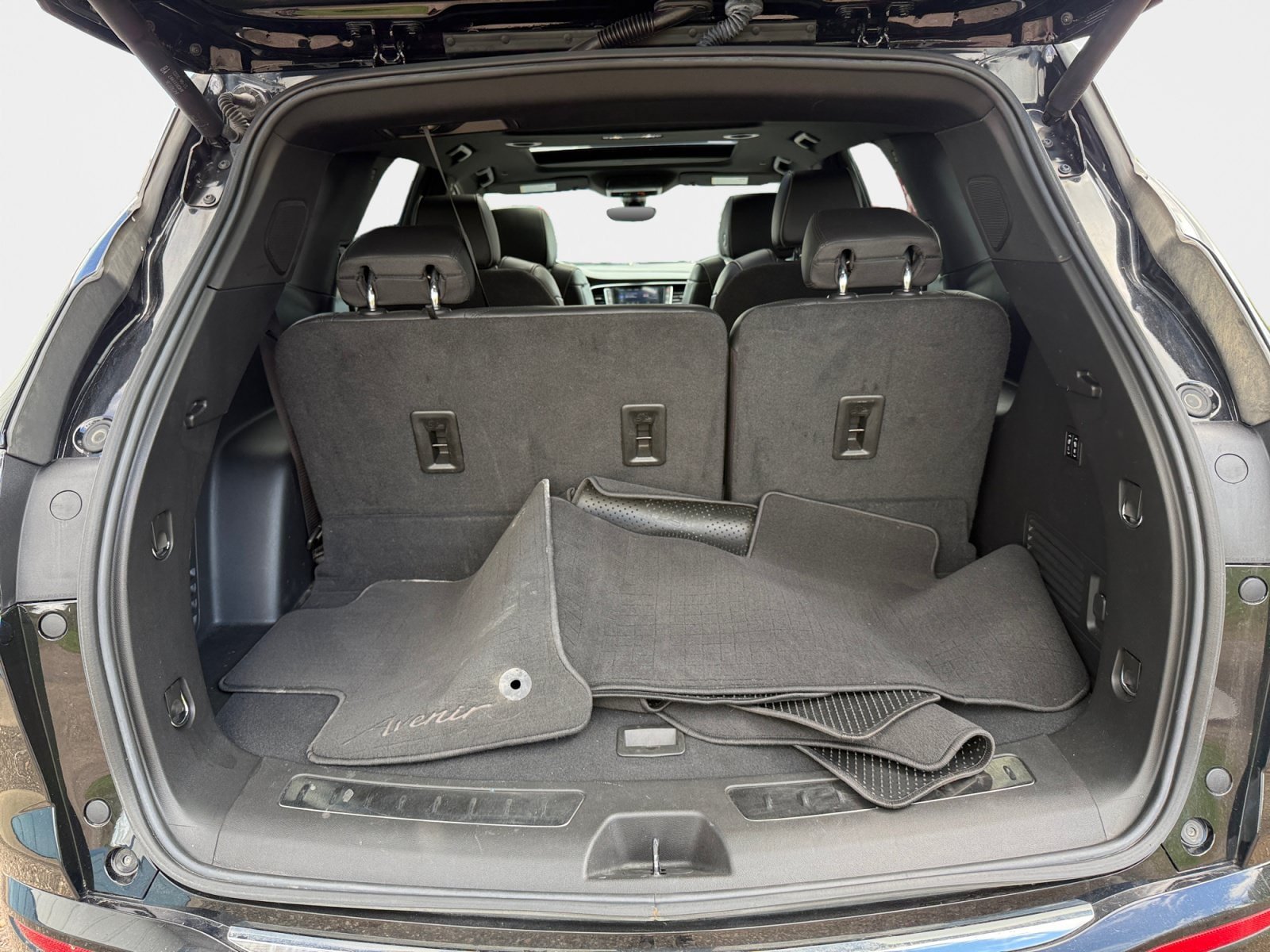 Used 2023 Buick Enclave Avenir AWD/4WD image 24