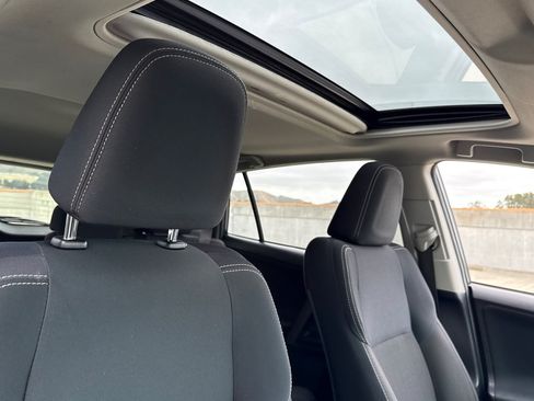 Used 2015 Toyota RAV4 XLE FWD image 14