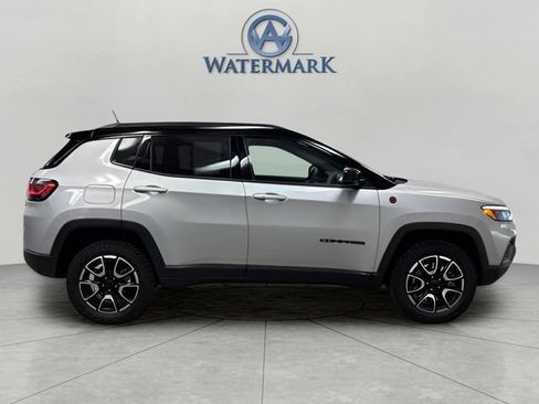 Used 2025 Jeep Compass Trailhawk w/ Trailhawk Elite Group AWD/4WD image 6