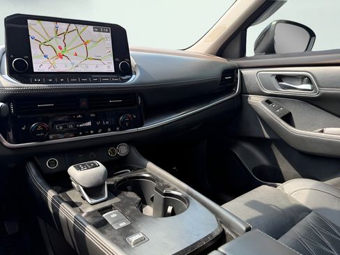 Used 2021 Nissan Rogue Platinum FWD image 41