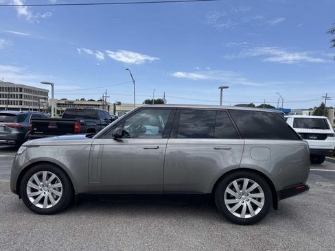 Used 2023 Land Rover Range Rover SE AWD/4WD image 2
