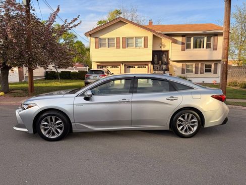 Used 2020 Toyota Avalon XLE FWD image 4