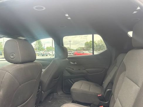 Certified 2022 Chevrolet Traverse LT FWD image 11