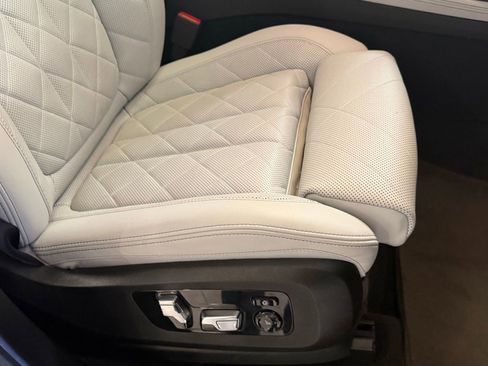 Used 2024 BMW X7 xDrive40i w/ Premium Package AWD/4WD image 48
