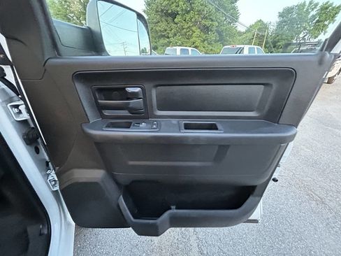 Used 2018 RAM 3500 Tradesman w/ Chrome Appearance Group RWD image 22