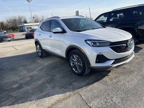 Used 2023 Buick Encore GX Essence w/ Experience Buick Package FWD image 2