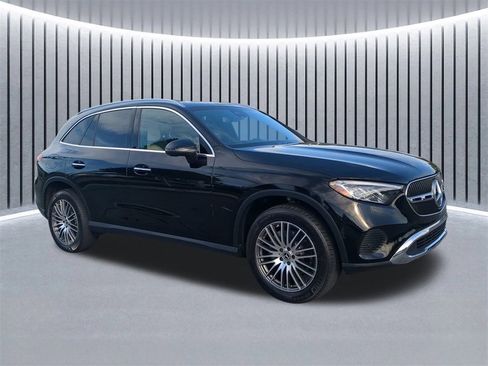 Used 2024 Mercedes-Benz GLC 300 4MATIC image 3