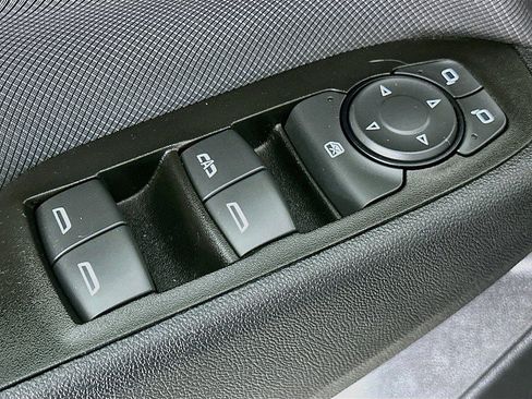 Used 2022 Chevrolet Equinox RS FWD image 18