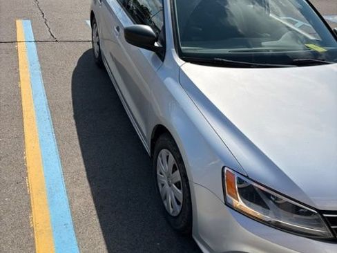 Used 2016 Volkswagen Jetta S FWD image 3