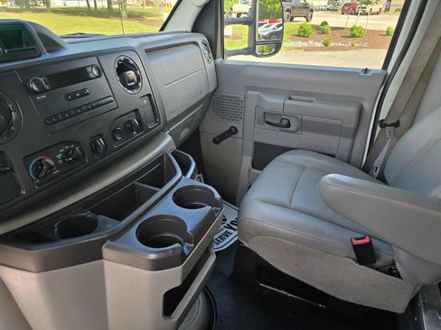 Used 2016 Ford E-350 and Econoline 350 Super Duty RWD image 16
