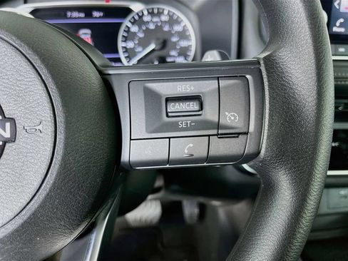 Used 2024 Nissan Rogue S AWD/4WD image 17