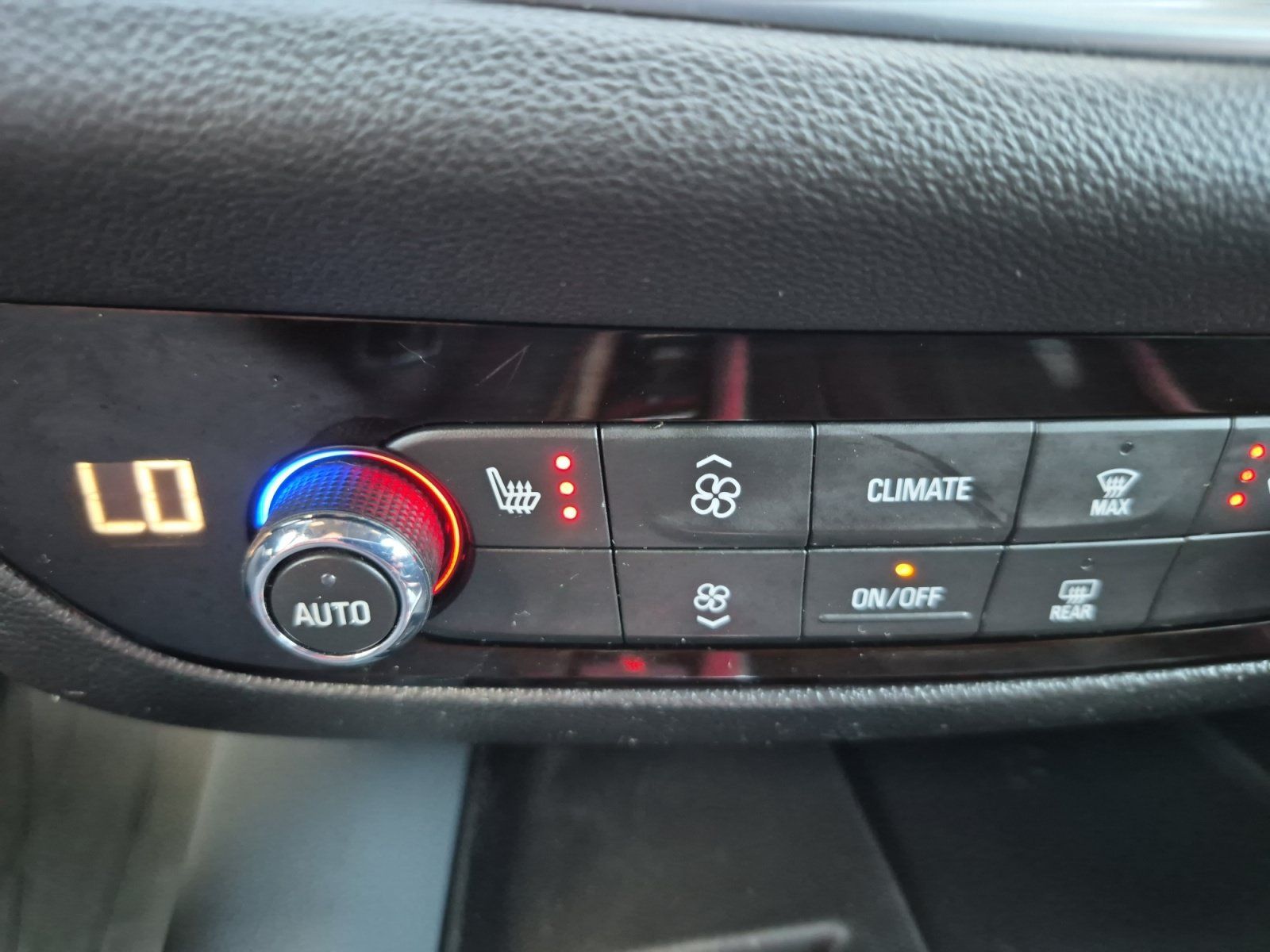 Used 2022 Buick Enclave Essence w/ Experience Buick Package FWD image 26