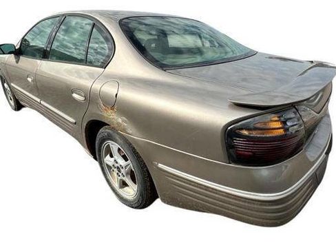 Used 2001 Pontiac Bonneville SE FWD image 3