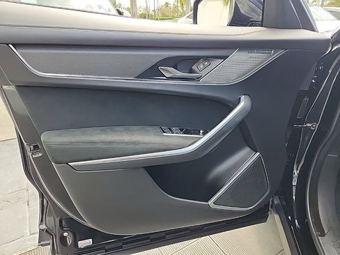 Used 2021 Jaguar F-PACE SVR image 30