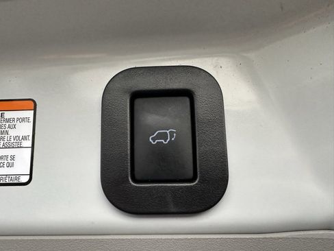 Used 2019 Toyota Sienna Limited image 8