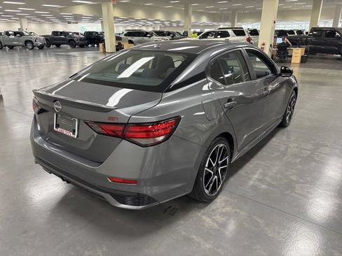 Used 2024 Nissan Sentra SR FWD image 7