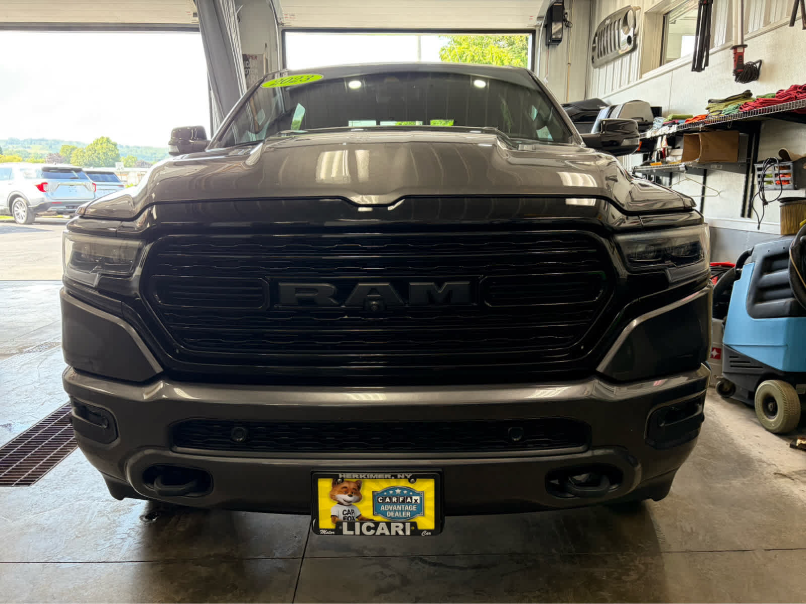 Used 2023 RAM 1500 Limited AWD/4WD image 2