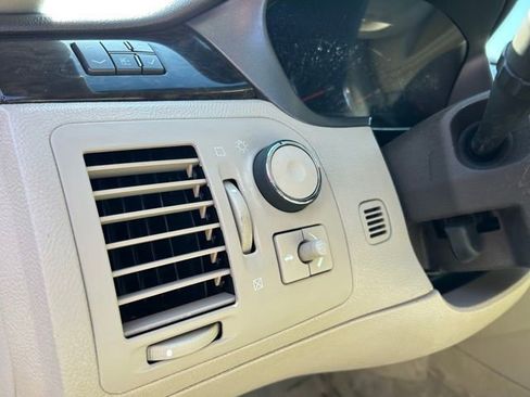 Used 2011 Cadillac DTS Luxury image 25