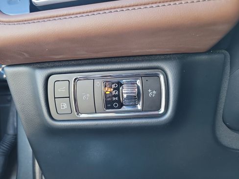 Used 2023 Lincoln Aviator Grand Touring w/ Equipment Group 301A image 33