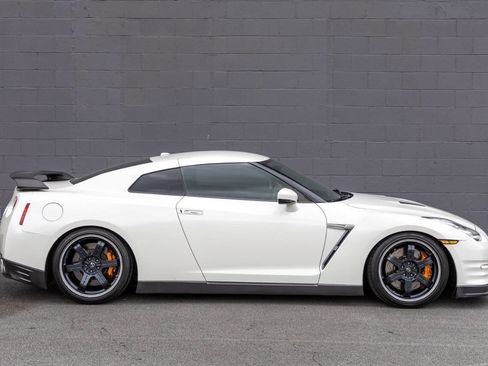 Used 2014 Nissan GT-R Black Edition image 5