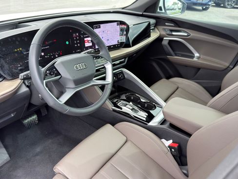 Used 2025 Audi Q5 Premium Plus w/ Premium Plus image 8