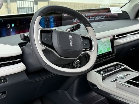 New 2026 Lincoln Navigator Reserve AWD/4WD image 22