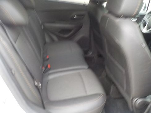 Used 2022 Chevrolet Trax LT w/ LT Convenience Package AWD/4WD image 10