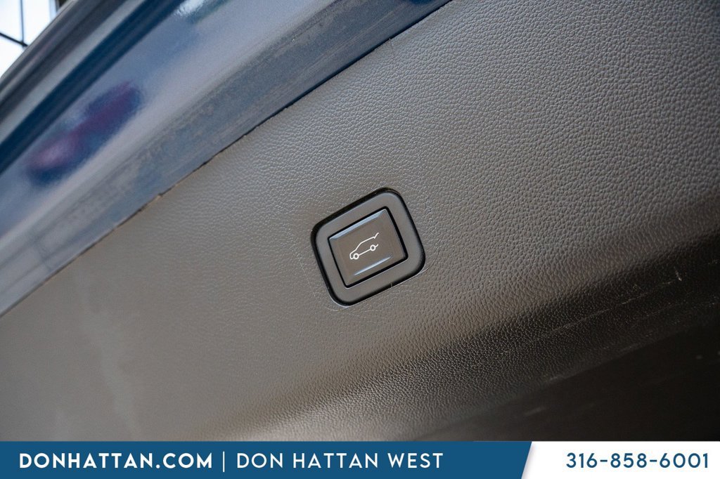 Used 2023 Chevrolet Traverse LT AWD/4WD image 32