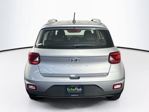 Used 2025 Hyundai Venue SEL FWD image 7
