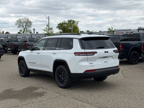 Used 2026 Jeep Grand Cherokee L 4WD image 2