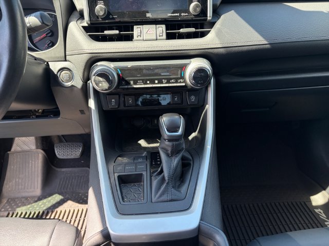 Used 2020 Toyota RAV4 XLE Premium FWD image 8