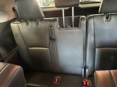 Used 2021 Toyota Highlander XLE AWD/4WD image 21