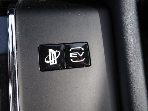 Used 2024 Mitsubishi Outlander 4WD Plug-In Hybrid image 18