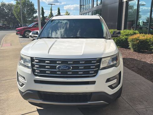 Used 2016 Ford Explorer XLT w/ Equipment Group 202A FWD image 9