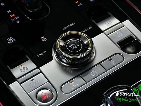 Used 2025 Bentley Flying Spur Plug-In Hybrid image 44