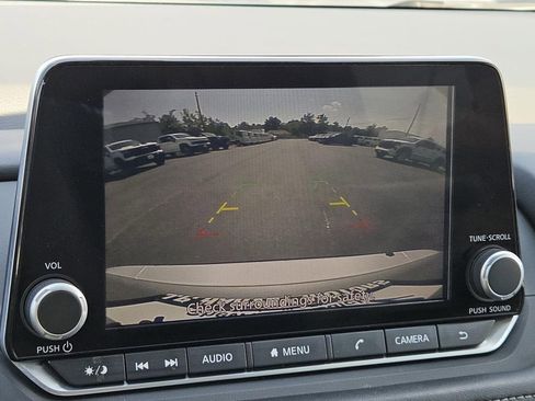 Used 2024 Nissan Rogue SV image 16