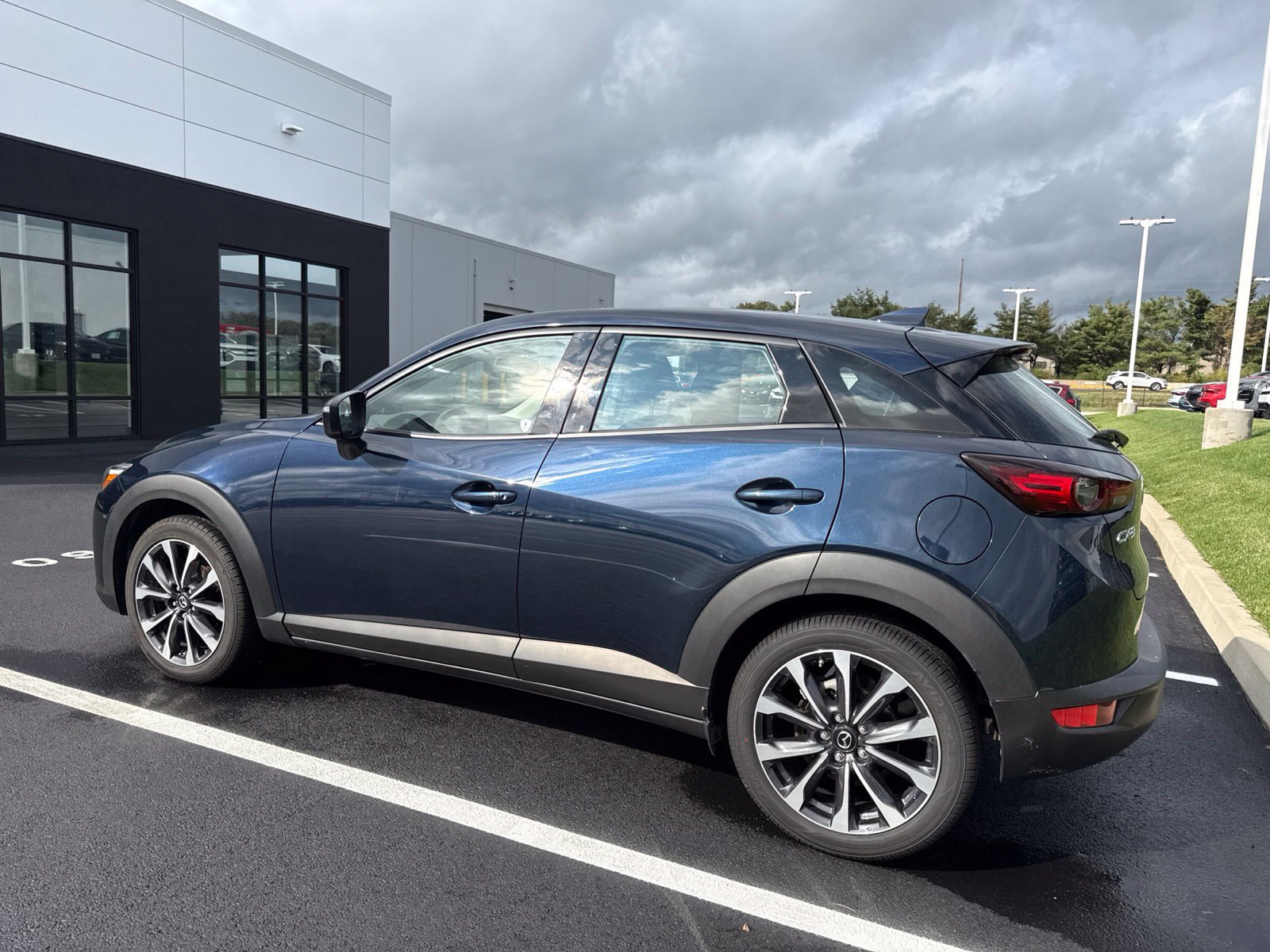 Used 2019 MAZDA CX-3 Touring w/ Touring I-ACTIVSENSE Package FWD image 2